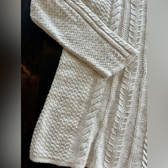 Women’s Cable Knit Sweater - Picture 3 of 6